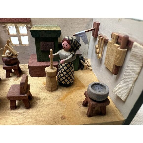 Vintage Miniature Wooden Kitchen Scene Diorama‎ Folk Art Handmade Display - Picture 4 of 8